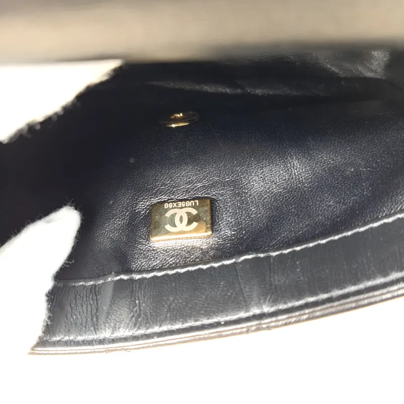 Chanel Crossbody Bag mini Black Lambskin mini 21 × 8 × 13 cm — detail view 10 of 11