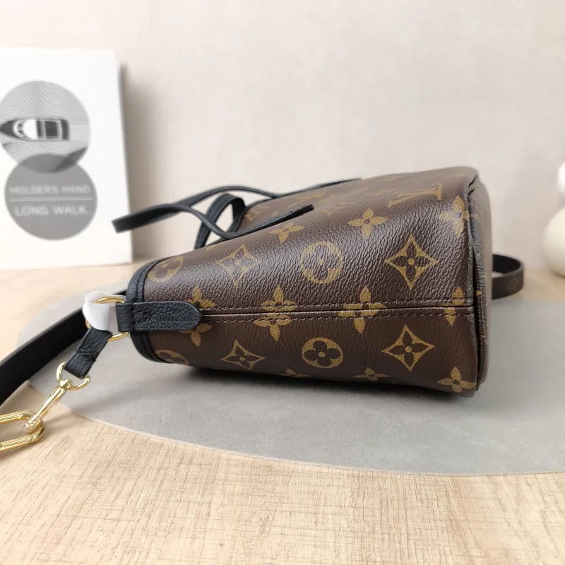 Louis Vuitton Crossbody Bag NEVERFULL INSIDE OUT BB Black PVC · Calfskin BB26.5 × 11 × 16.5 cm — detail view 5 of 11
