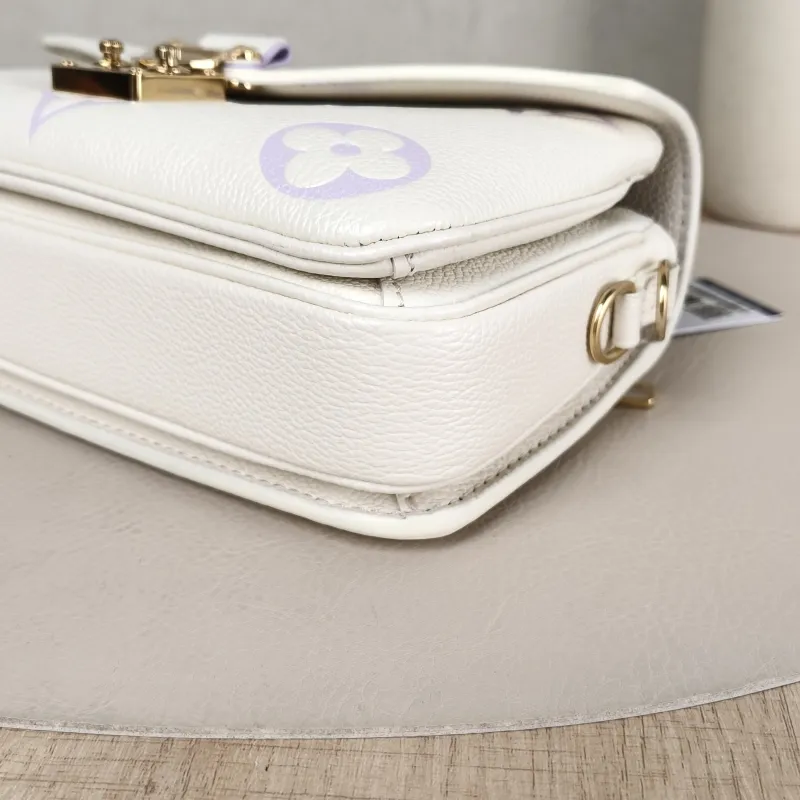 Louis Vuitton Crossbody Bag Pochette Métis East West White · Empreinte Embossed Calfskin Small 21.5 × 6 × 13.5 cm — detail view 1 of 14