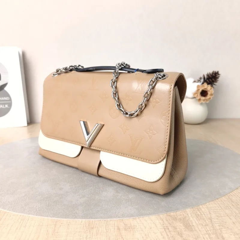Louis Vuitton Shoulder Bag Very Chain Chain Bag Calfskin One Size24 × 8 × 15 cm — cover view 2 of 5