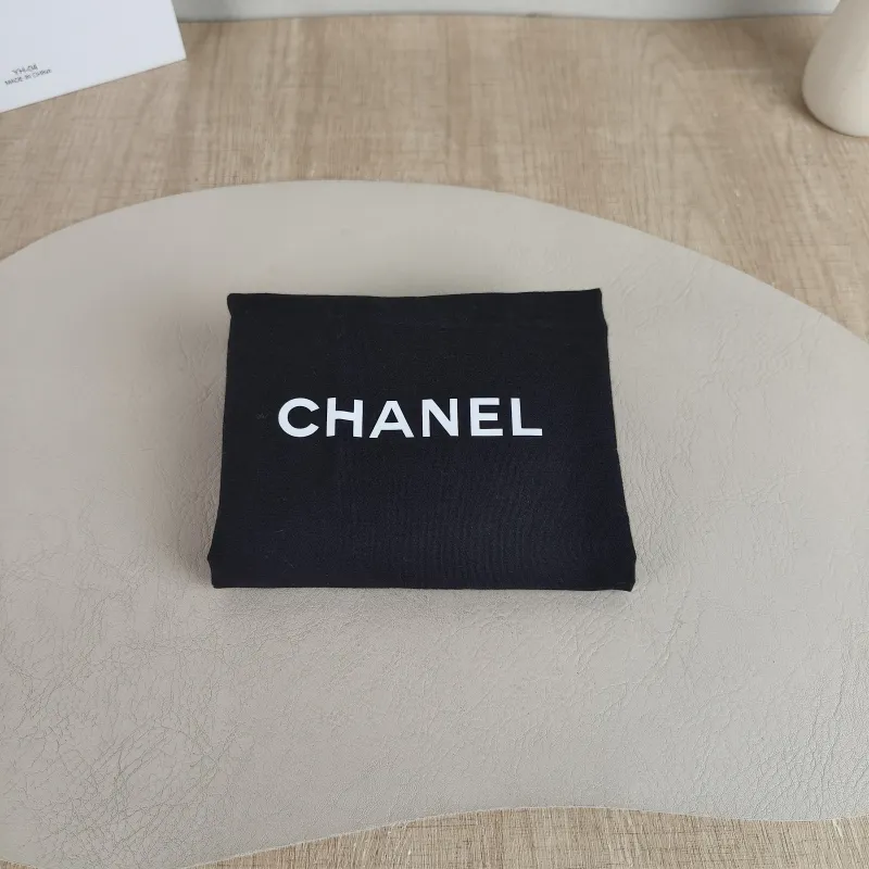 Chanel Crossbody Bag Black Calfskin Small 19 × 8 × 12 cm — detail view 1 of 12