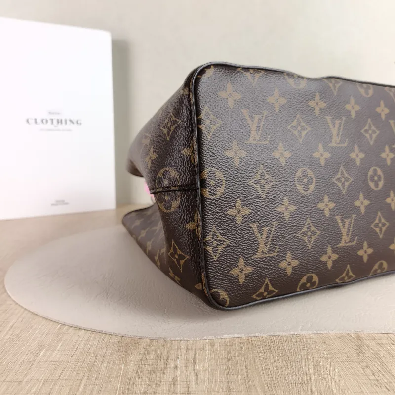 Louis Vuitton Shoulder Bag NÉONOÉ Bucket Bag PVC Medium 26 × 17.5 × 26 cm — detail view 9 of 9