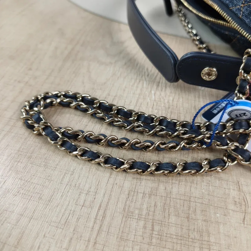 Chanel Crossbody Bag Navy One Size 21.5 × 7.5 × 19 cm — detail view 2 of 13