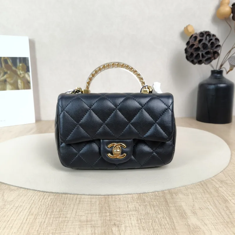 Chanel Crossbody Bag24s Black Lambskin19 × 6 × 12 cm