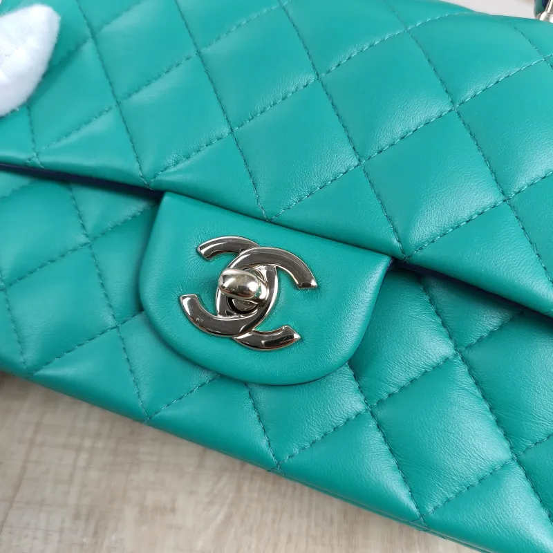 Chanel Crossbody Bag mini Green Lambskin mini20 × 6 × 12 cm — detail view 7 of 17