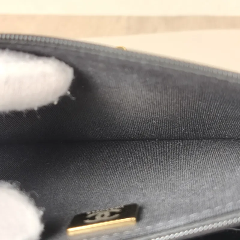 Chanel Crossbody Bagcf woc Black Calfskinmini19.2 × 3.5 × 12.3 cm — detail view 8 of 15