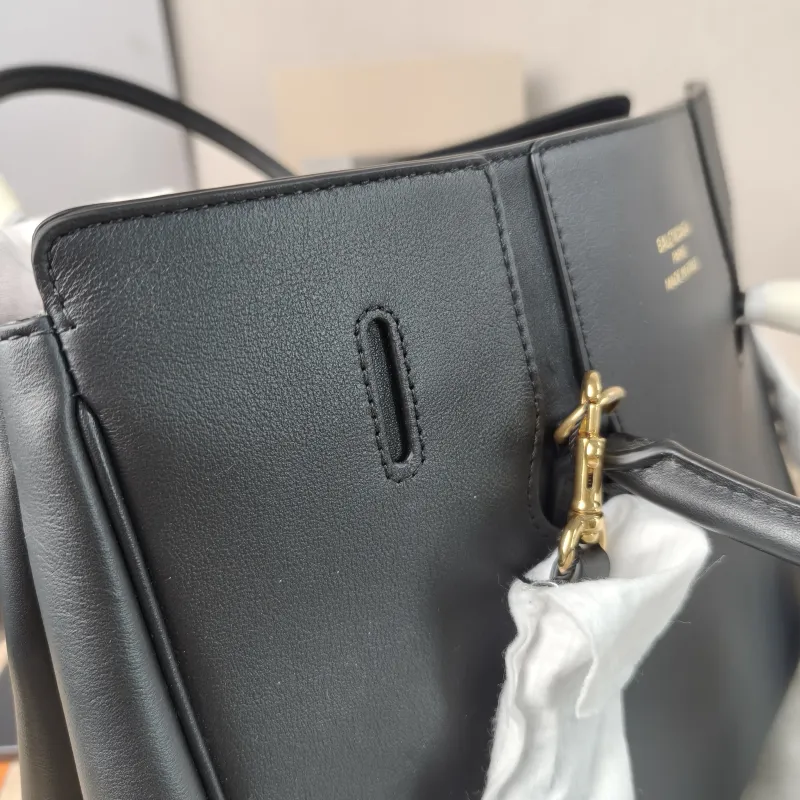 BALENCIAGA Top Handle Bag Hampton Carry All Tote Bag Black Calfskin Small 32 × 16 × 25 cm — detail view 4 of 13