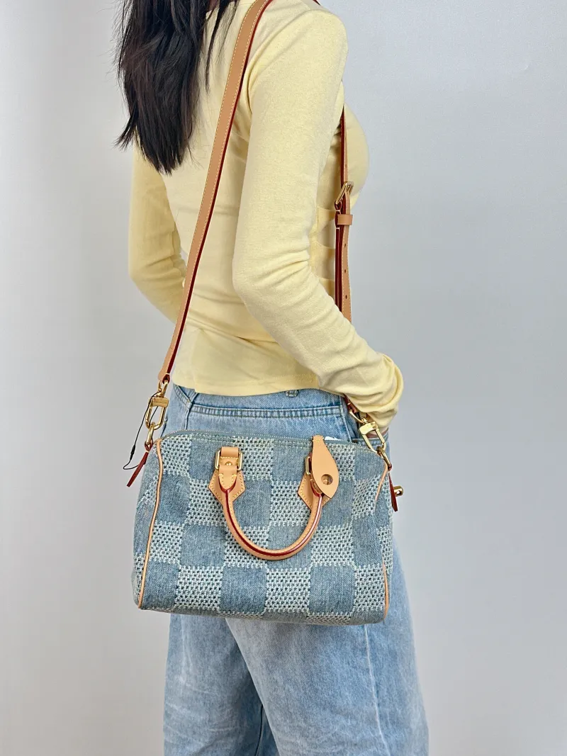 Louis Vuitton Crossbody Bag Speedy25 Medium 25 × 15 × 19 cm — on-model view 1 of 3