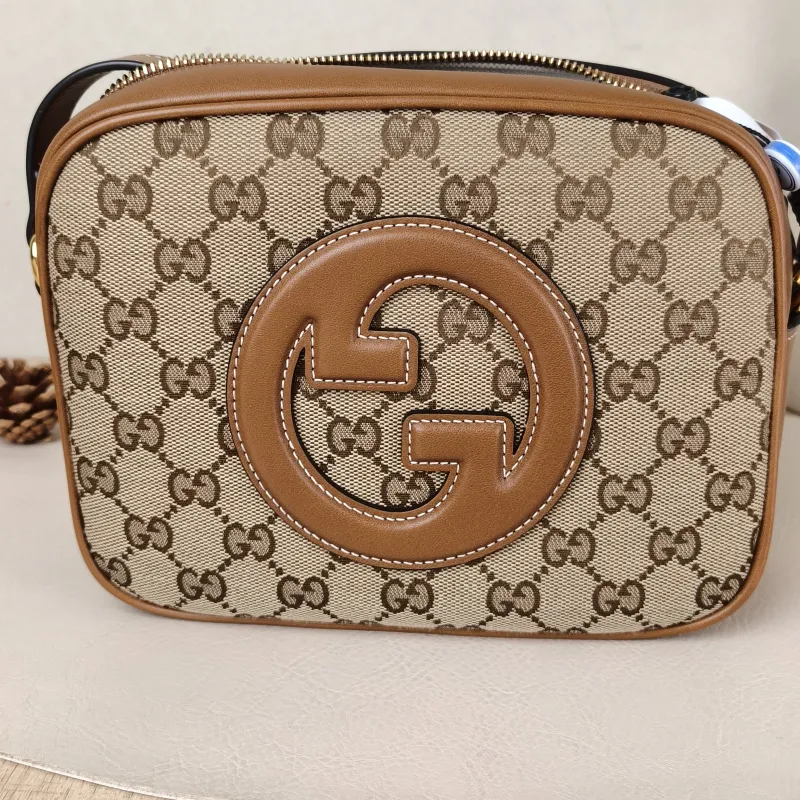 GUCCI Crossbody Bag Blondie g Camera Bag Monogram Canvas， mini21 × 8 × 15.5 cm — detail view 10 of 12