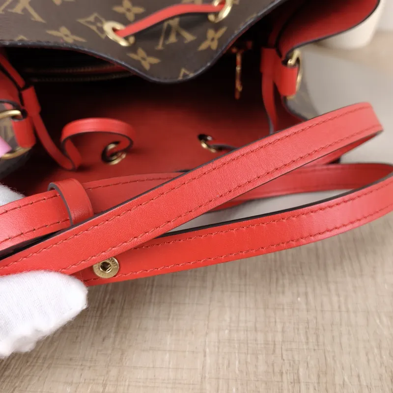 Louis Vuitton Shoulder Bag NÉONOÉ Bucket Bag PVC Medium 26 × 17.5 × 26 cm — detail view 7 of 9