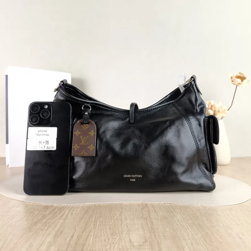 Louis Vuitton Crossbody Bag Carryall Cargo Vibe Black SL ambskin Small 33.5 × 15 × 23 cm — cover view 4 of 5
