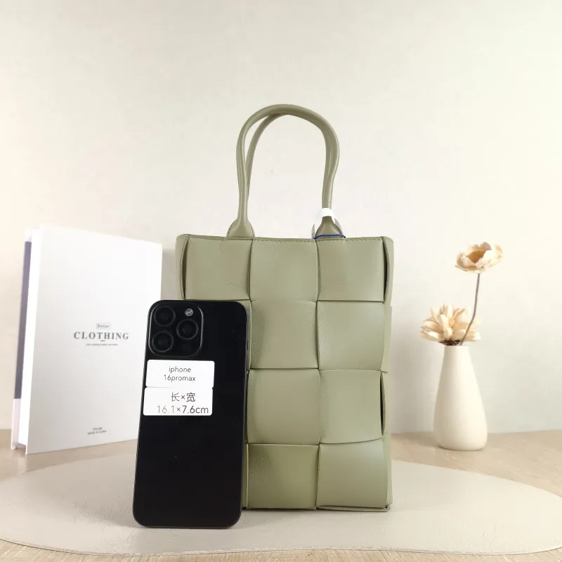 Bottega Veneta Shoulder Bag Cassette Woven Green Lambskin One Size 16.5 × 5.5 × 22 cm — cover view 3 of 5