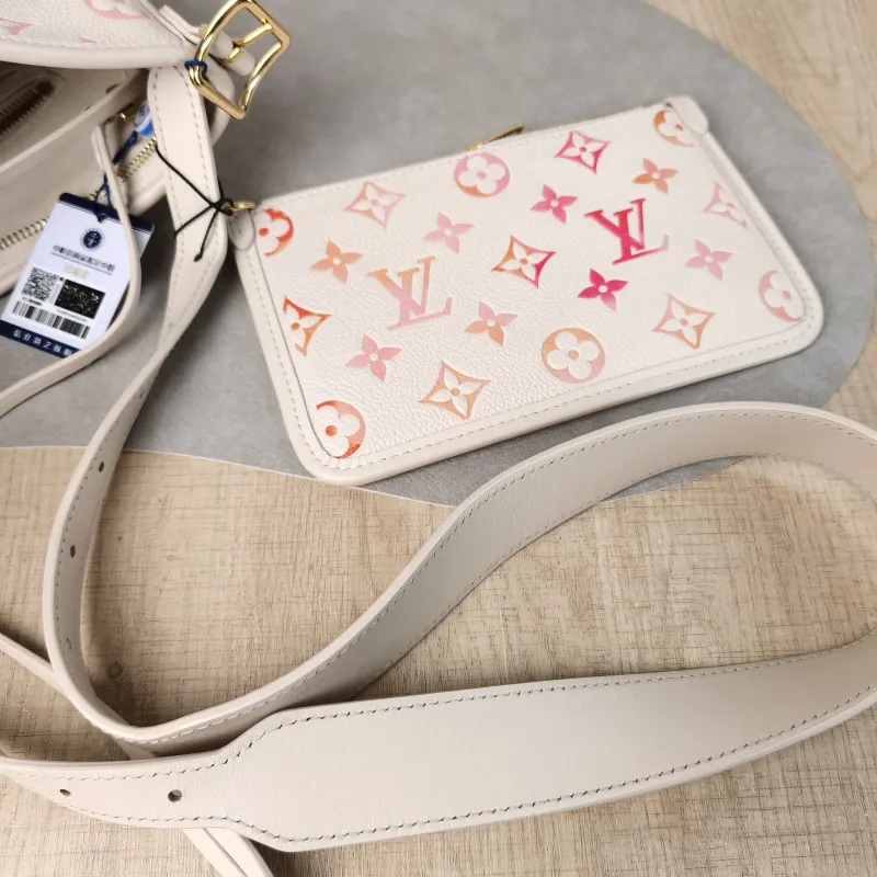 Louis Vuitton Crossbody Bag Carryall Calfskin Small 29.5 × 12 × 24 cm — detail view 7 of 11