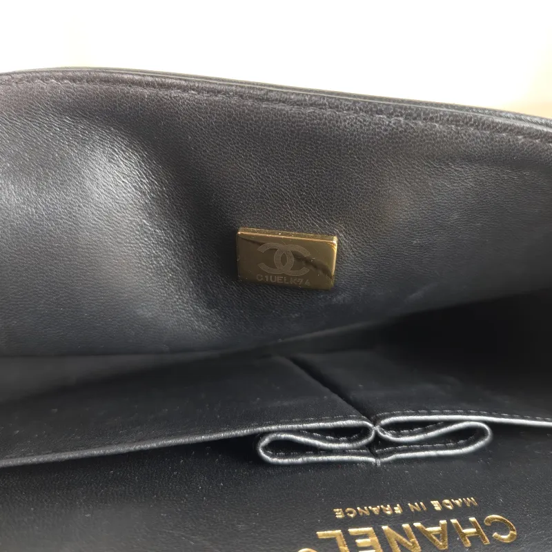 Chanel Crossbody Bag Classic Flap CF Black Lambskin Medium 25.5 × 6.5 × 15.5 cm — detail view 8 of 13