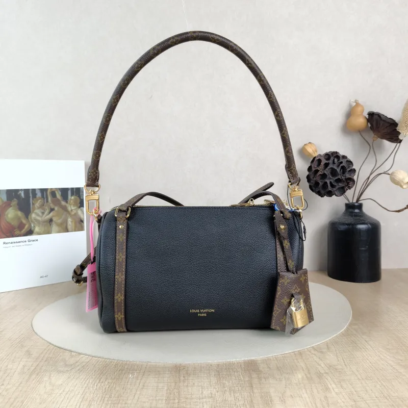 Louis Vuitton Shoulder Bag EXPRESS Shoulder Bag Black Calfskin Small26 × 13.5 × 17 cm