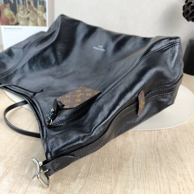Louis Vuitton Crossbody Bag Carryall Vibe Black SL ambskin Medium 39 × 15 × 30 cm — detail view 1 of 14