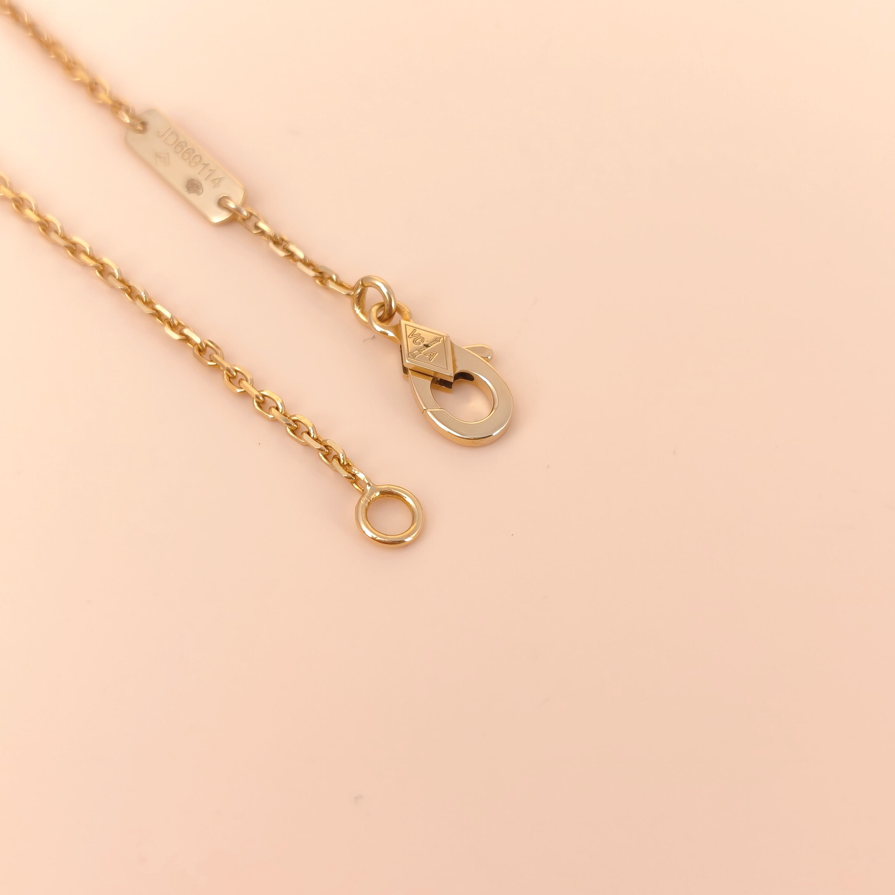 Van Cleef & Arpels Necklace Alhambra Alhambra Collection Necklace 18KY ellow Gold Vintage Small1.5 × 1.5 × 42 cm — cover view 8 of 10