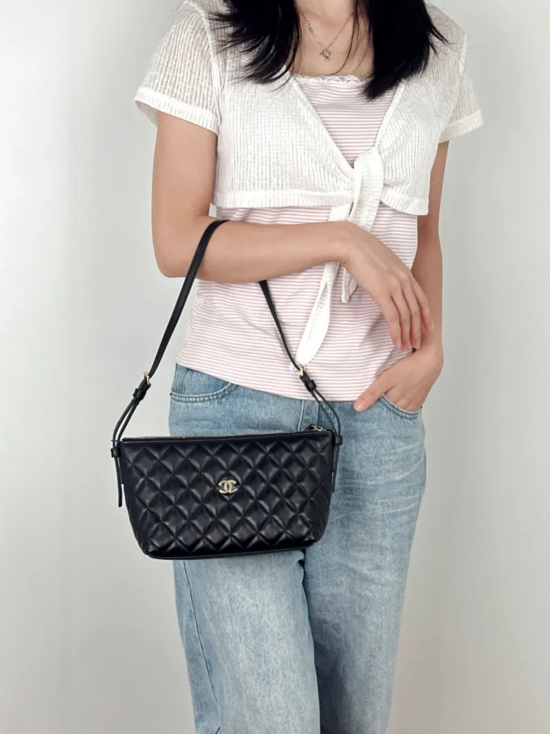 Chanel Crossbody Bag Hobo Vanity Case Bag Black Lambskin One Size19 × 8 × 14 cm — on-model view 1 of 3