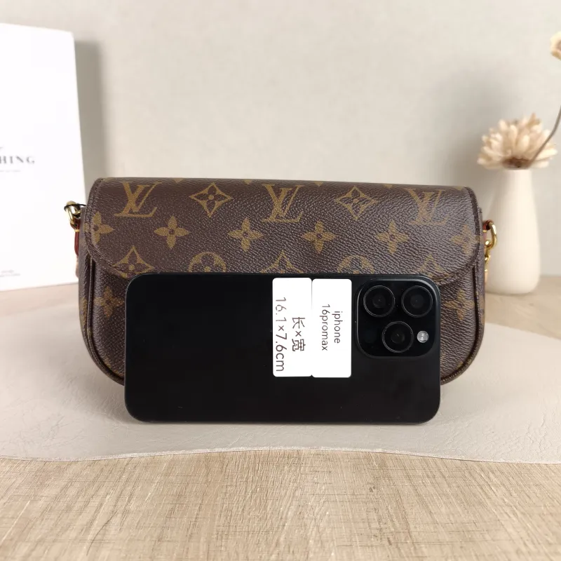 Louis Vuitton Crossbody Bag IVY Monogram PVC Small 23.5 × 4.3 × 12 cm — cover view 2 of 5