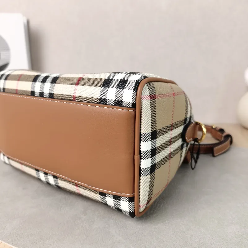 BURBERRY Top Handle Bag Top Handle Bag Colorblock PVC Mini 18.5 × 11 × 12 cm — detail view 9 of 14