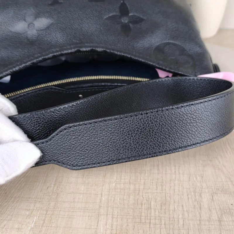 Louis Vuitton Crossbody Bag Carryall Black Calfskin Small29.5 × 12 × 24 cm — detail view 9 of 10