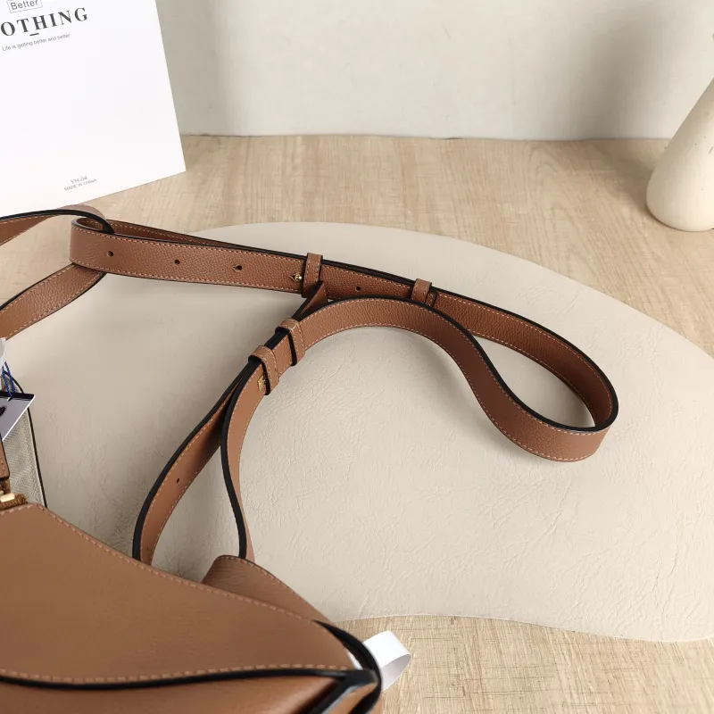 LOEWE Crossbody Bag Hammock Brown Calfskin Medium 29 × 14 × 32 cm — detail view 6 of 11