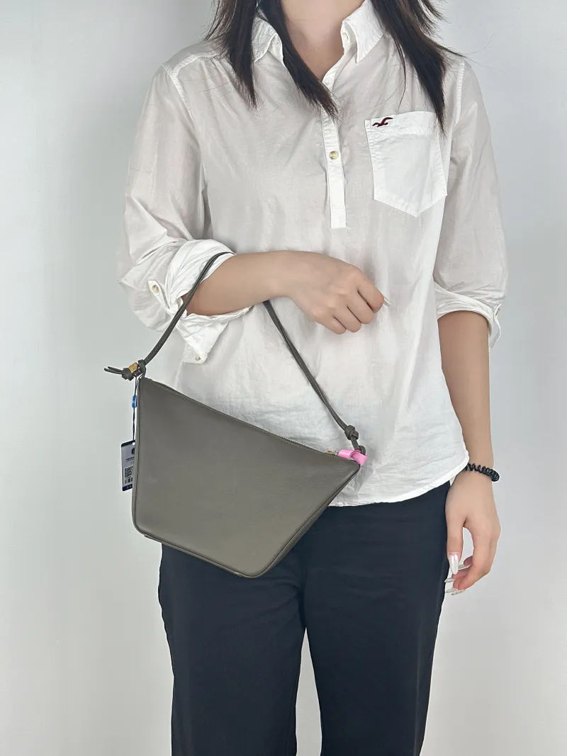 LOEWE Shoulder Bag Hammock hobo Green Calfskinmini28 × 9.5 × 17 cm — on-model view 1 of 2