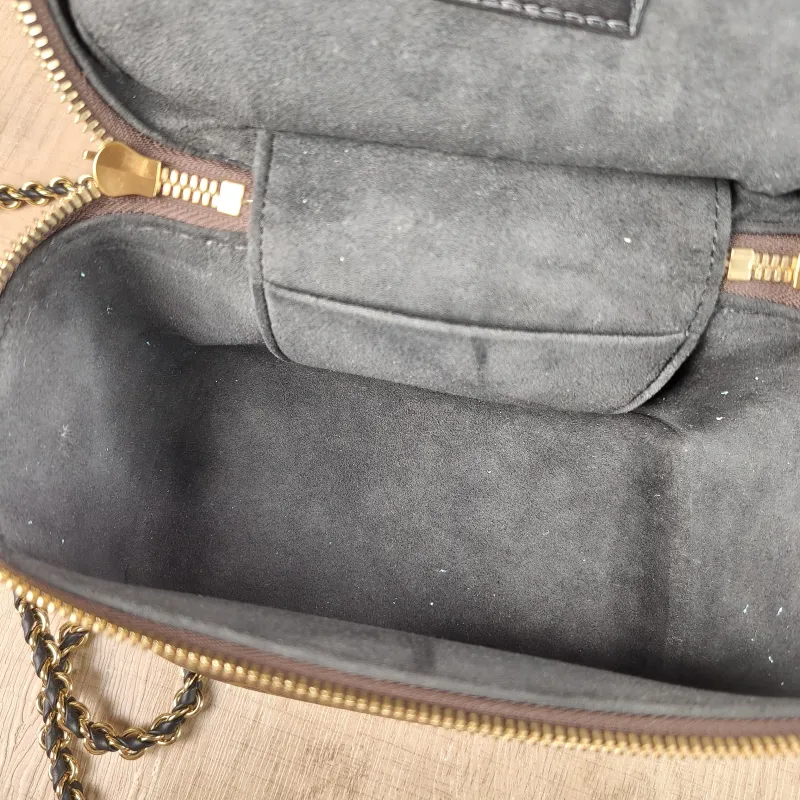 Louis Vuitton Shoulder Bag VANITY Cosmetic Bag Monogram PVC Small 19 × 11 × 13 cm — detail view 8 of 12