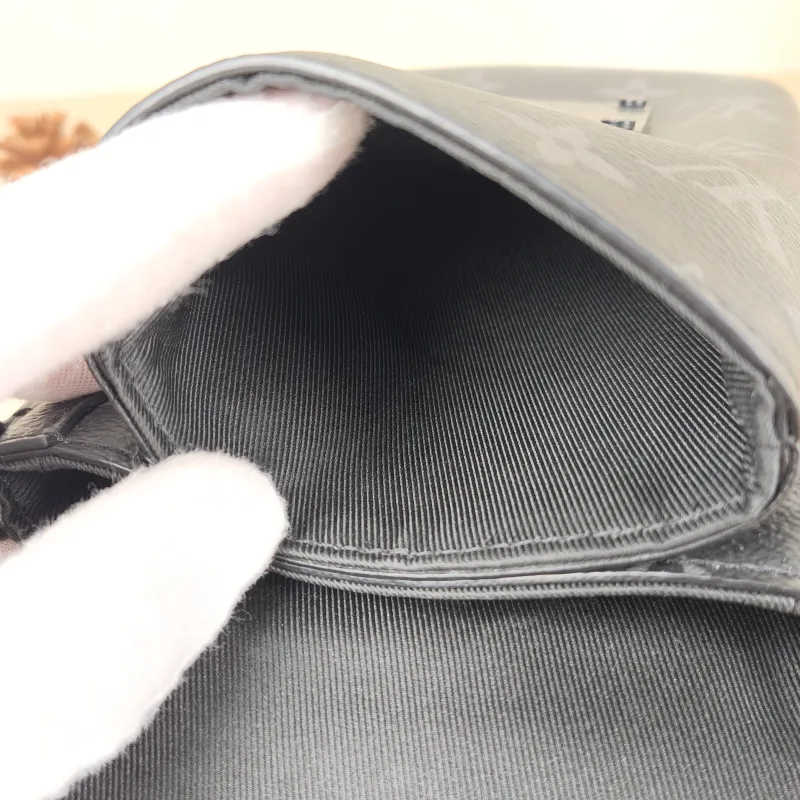 Louis Vuitton Crossbody Bag S-Lock Vertical Box Monogram PV Cmini12 × 7 × 19 cm — detail view 8 of 11