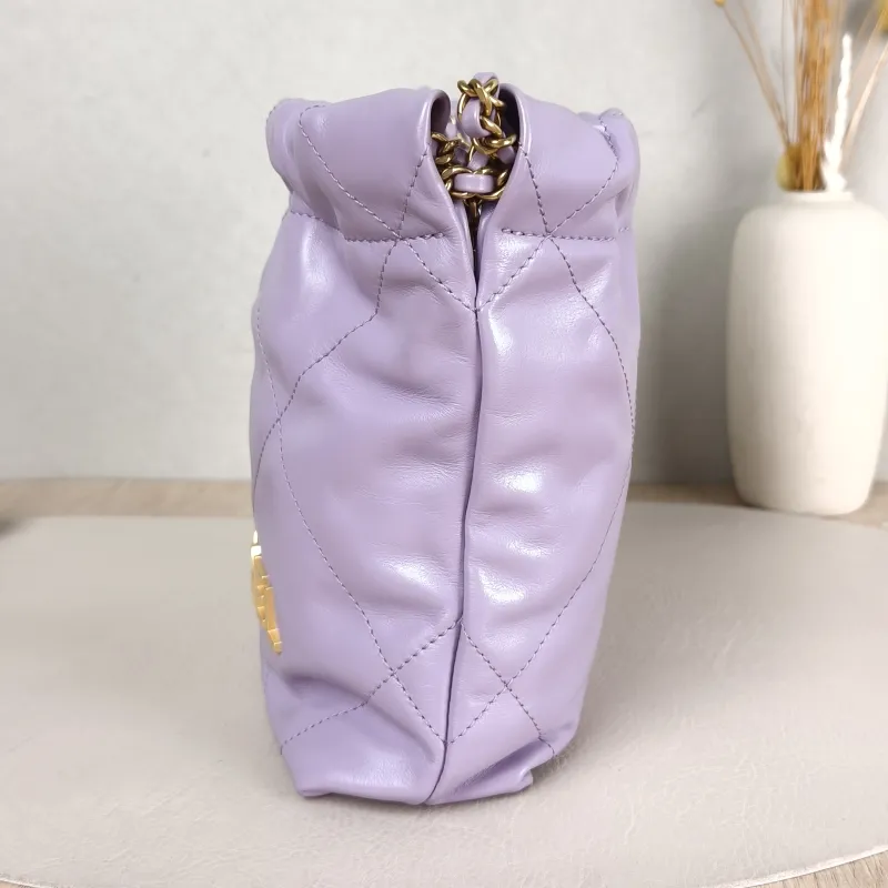 Chanel Crossbody Bag 22Bag Calfskin Mini 20 × 6 × 19 cm — detail view 11 of 12