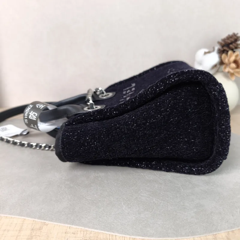Chanel Shoulder Bag Black Mini 19 × 11 × 16 cm — detail view 9 of 12