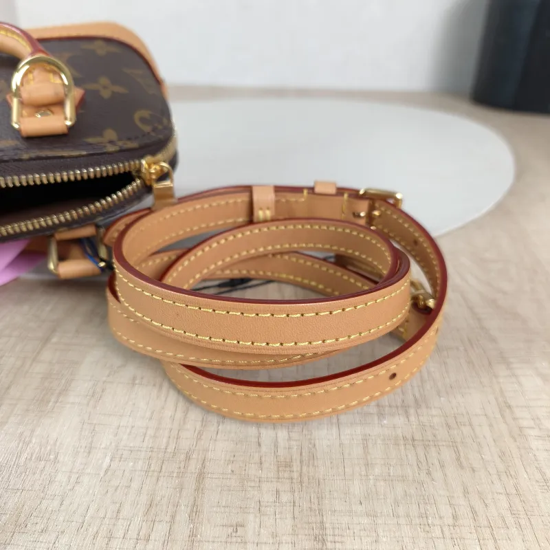 Louis Vuitton Crossbody Bag Alma Nano Monogram PVC nano 18 × 8 × 12 cm — detail view 5 of 10