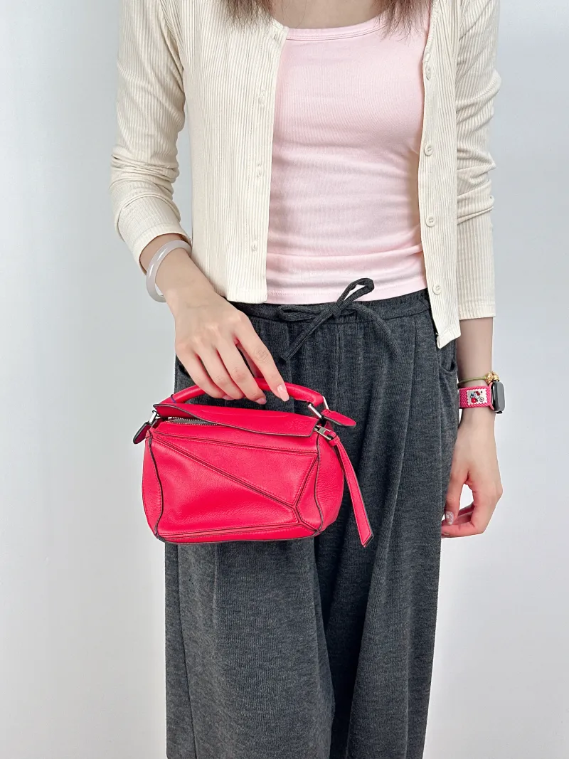 LOEWE Crossbody Bag Puzzle Red Calfskinmini18 × 8 × 12.5 cm — on-model view 3 of 3