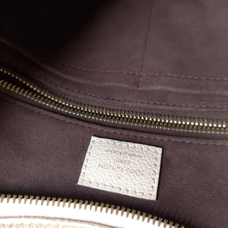 Louis Vuitton Crossbody Bag Carryall White Calfskin Small29.5 × 12 × 24 cm — detail view 2 of 14
