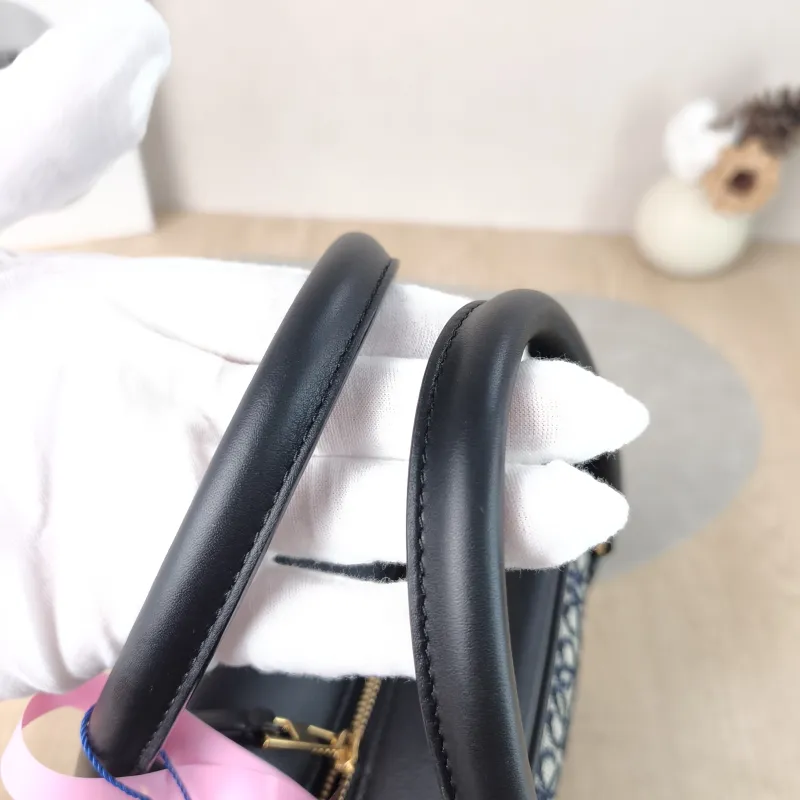 LOEWE Crossbody Bagamazona 19 Blue White Black Calfskin，Canvas Small19 × 11.5 × 18 cm — detail view 1 of 12
