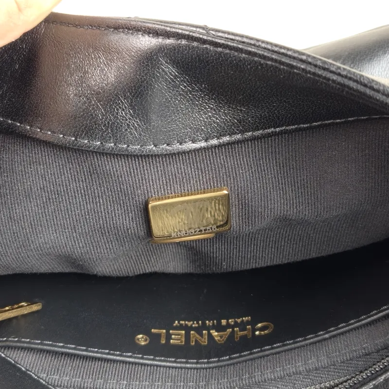 Chanel Crossbody Bag Crossbody Bag Black with Gold-Tone Hardware Lambskin One Size 24 × 6 × 15 cm — detail view 3 of 11
