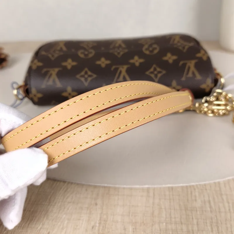 Louis Vuitton Crossbody Bag IVY Monogram PVC Small 23.5 × 4.3 × 12 cm — detail view 3 of 12