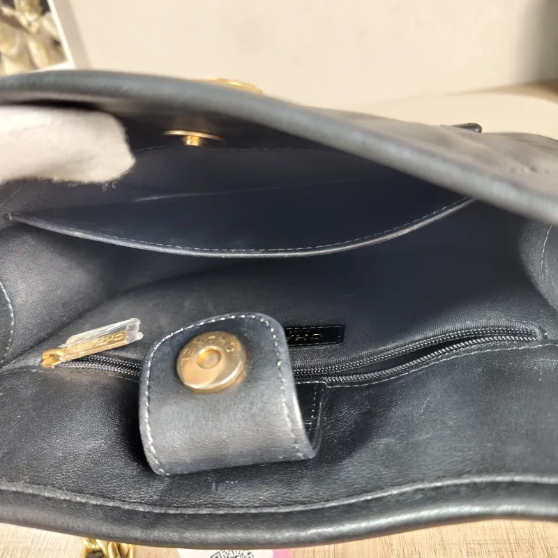 Chanel Crossbody Bag hobo Black Calfskin One Size 22 × 6 × 24 cm — detail view 4 of 10