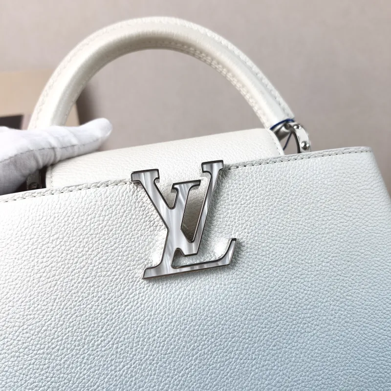 Louis Vuitton Top Handle Bag Capucines Calfskin BB 27 × 9 × 17.5 cm — detail view 14 of 15