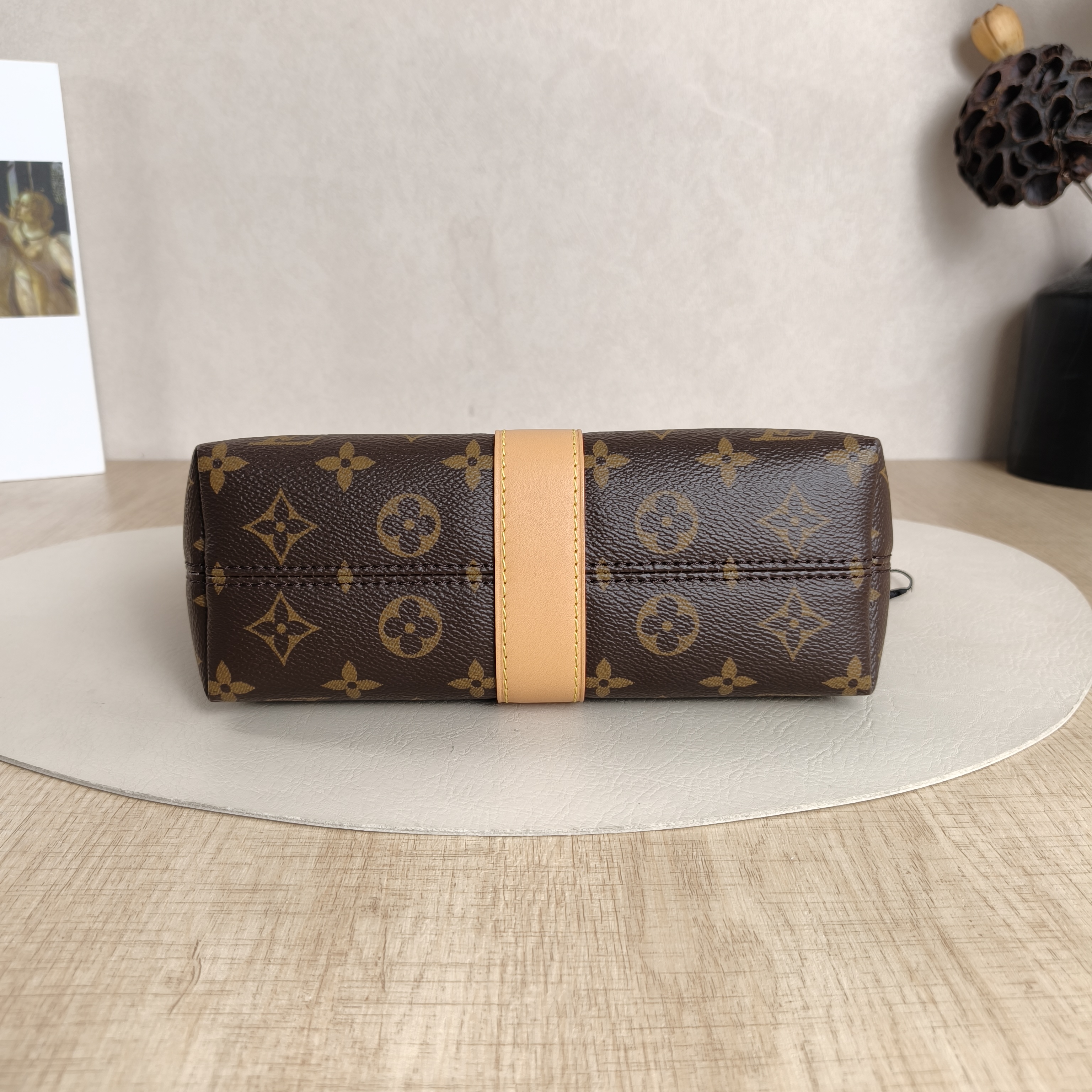 Louis Vuitton Shoulder Bag Pochette Mia Monogram PVC One Size22 × 8 × 14.5 cm — cover view 4 of 4