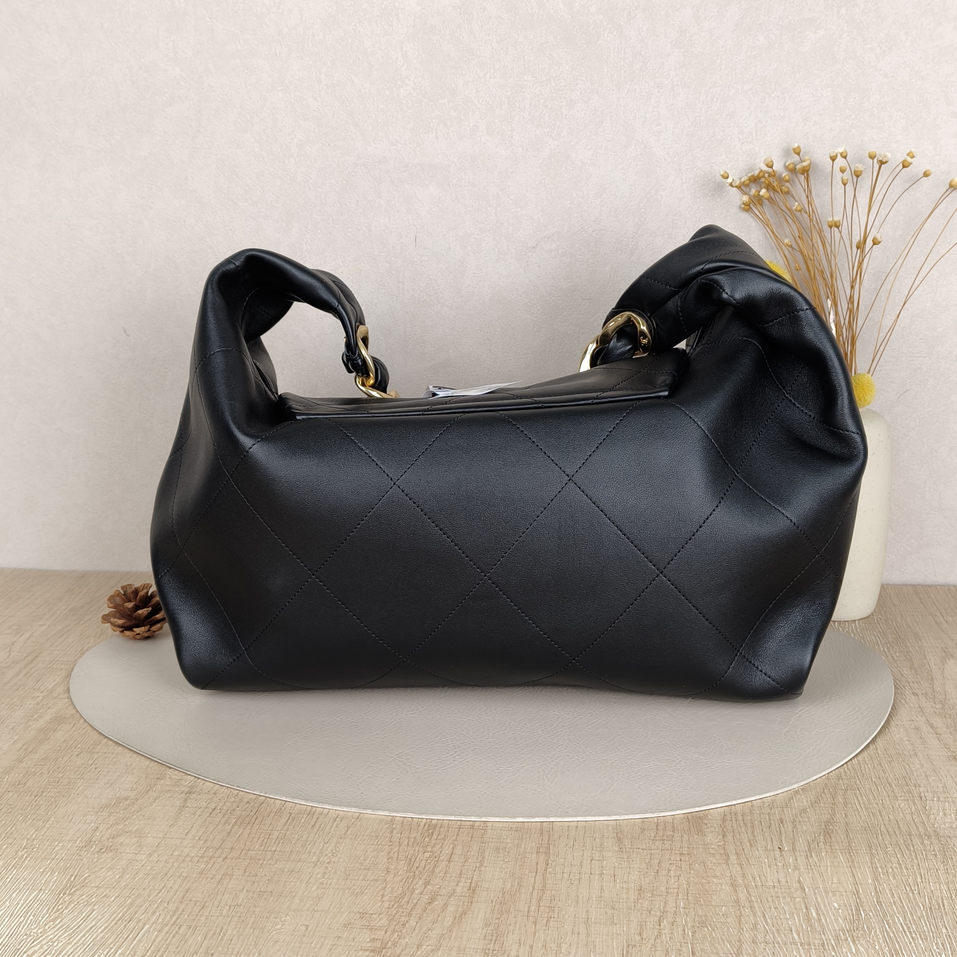 Chanel Shoulder Bag25k hobo Black Calfskin Large43 × 9 × 53 cm — cover view 3 of 8
