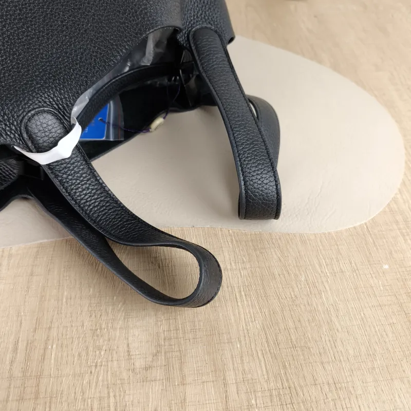 Hermès Top Handle Bag Picotin Lock 22 22 89Black TC Calfskin Medium 22 × 17 × 21 cm Z — detail view 1 of 9