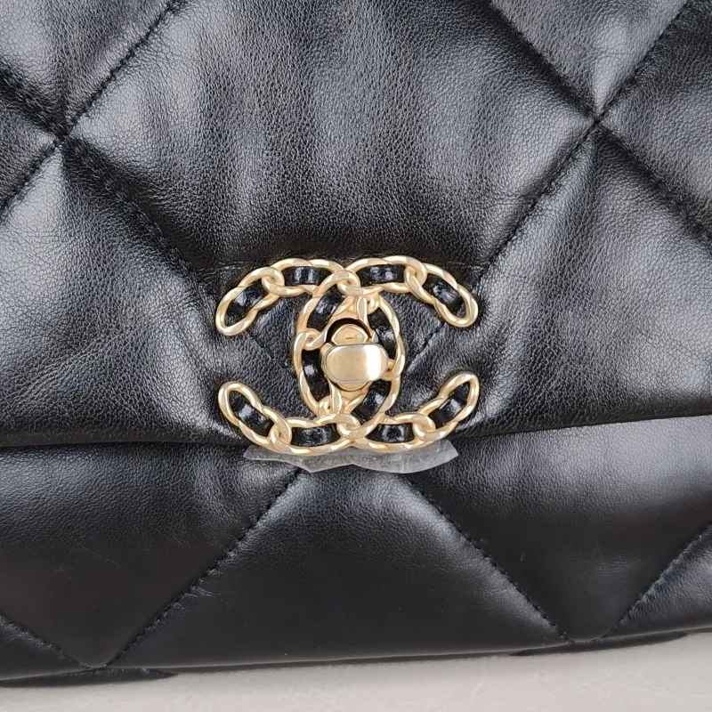 Chanel Crossbody Bag 19Bag Black SL ambskin Small 26 × 9 × 16 cm — detail view 6 of 15