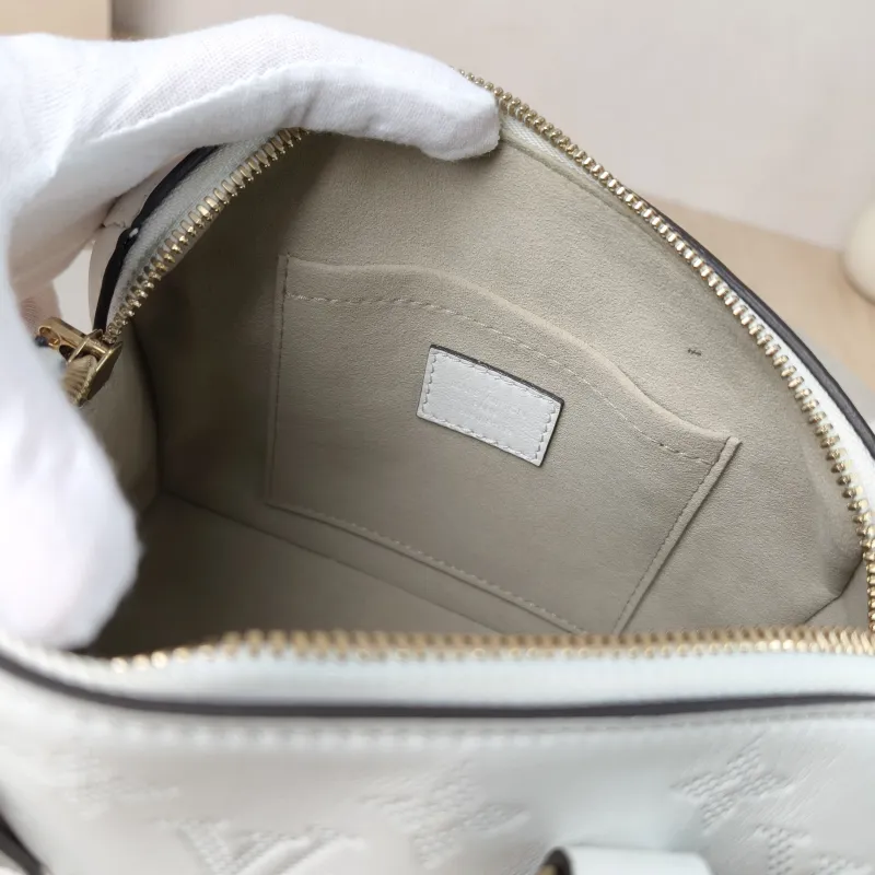 Louis Vuitton Crossbody Bag Speedy20 White Calfskin One Size 20.5 × 12 × 13.5 cm — detail view 3 of 12
