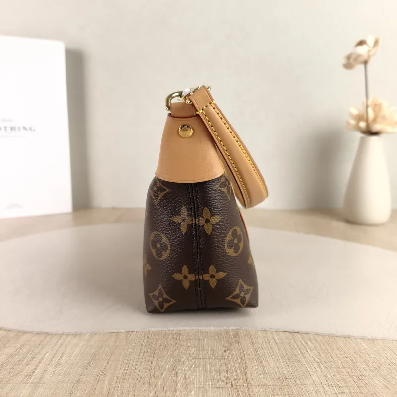 Louis Vuitton Shoulder Bag Pochette Mia Monogram PVC One Size 22 × 8 × 14.5 cm — detail view 8 of 10