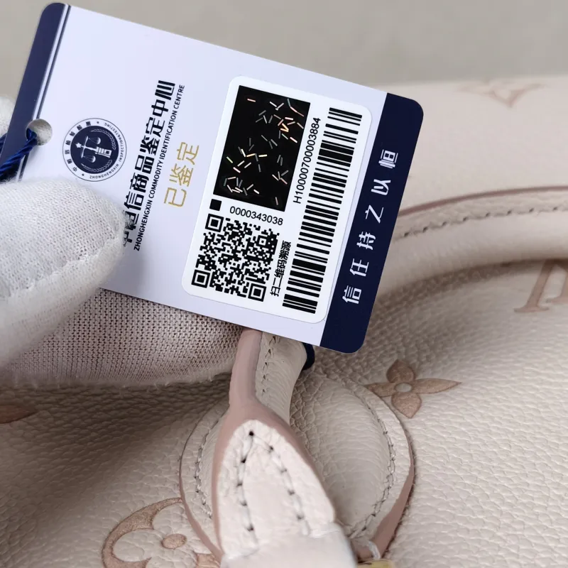 Louis Vuitton Shoulder Bag Onthego Beige · Pink Empreinte Embossed Calfskin Small25 × 11.5 × 19 cm — detail view 11 of 13