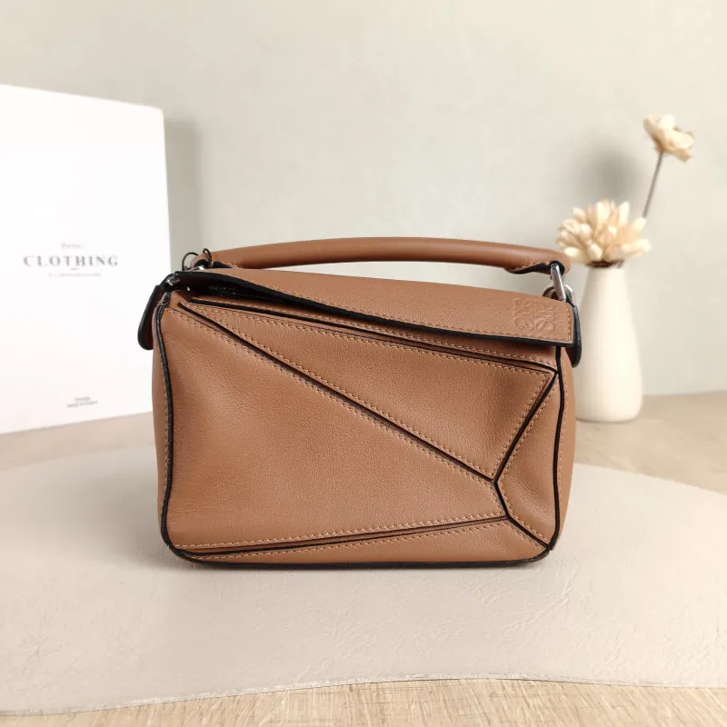 LOEWE Crossbody Bag Puzzle Caramel Calfskin Mini 18 × 8 × 12.5 cm