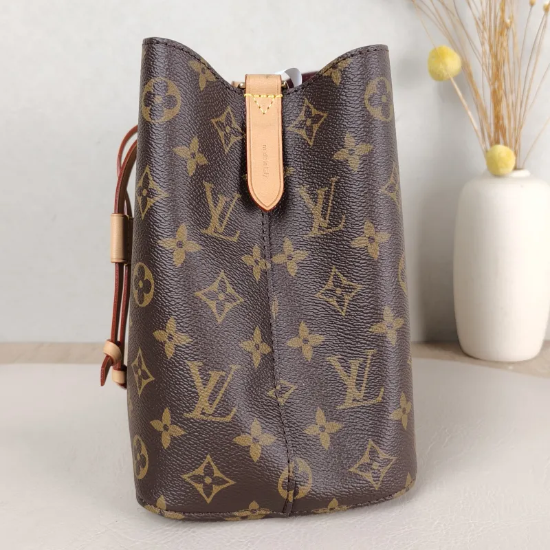 Louis Vuitton Crossbody Bag NÉONOÉ Bucket Bag BB Monogram PVC BB 20 × 13 × 20 cm — detail view 8 of 11
