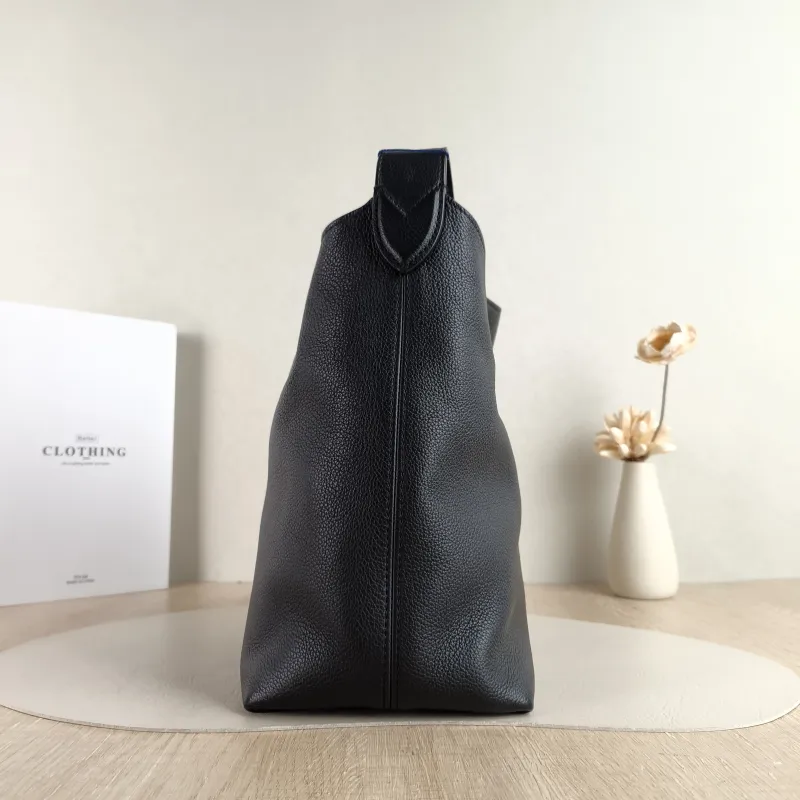 Louis Vuitton Shoulder Bag Low Key Hobo Shoulder Bag Black Calfskin Small 24 × 16 × 28 cm — detail view 4 of 11