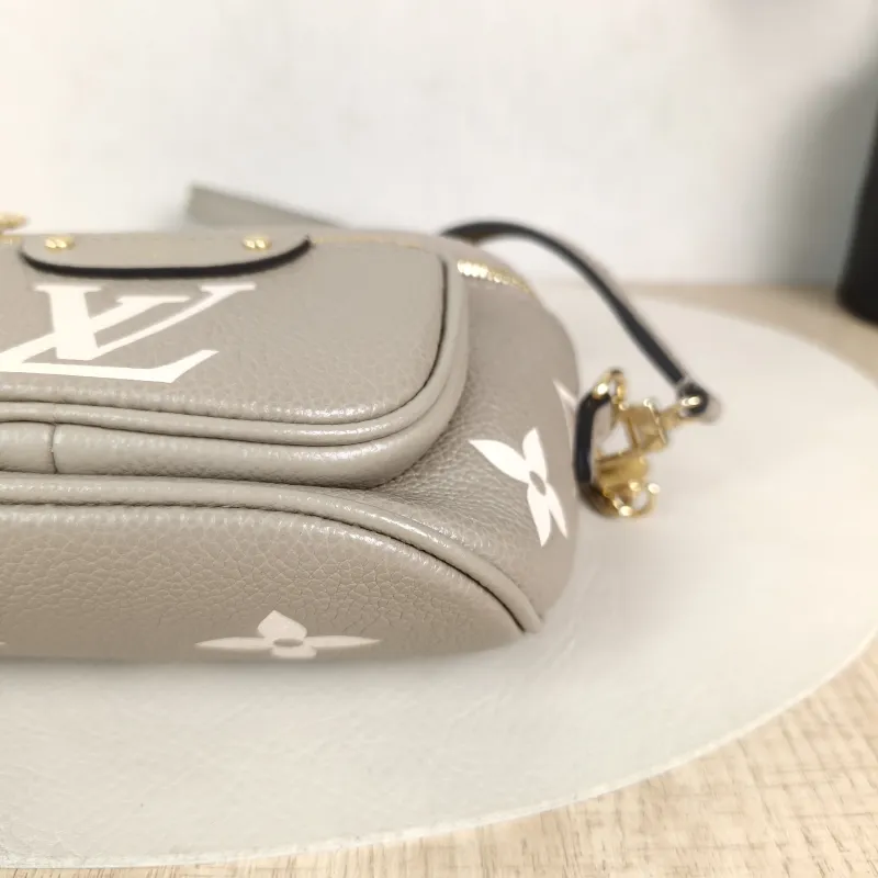 Louis Vuitton Crossbody Bag Bumbag Belt Bag Calfskin Mini 17 × 9.5 × 12 cm — detail view 10 of 11